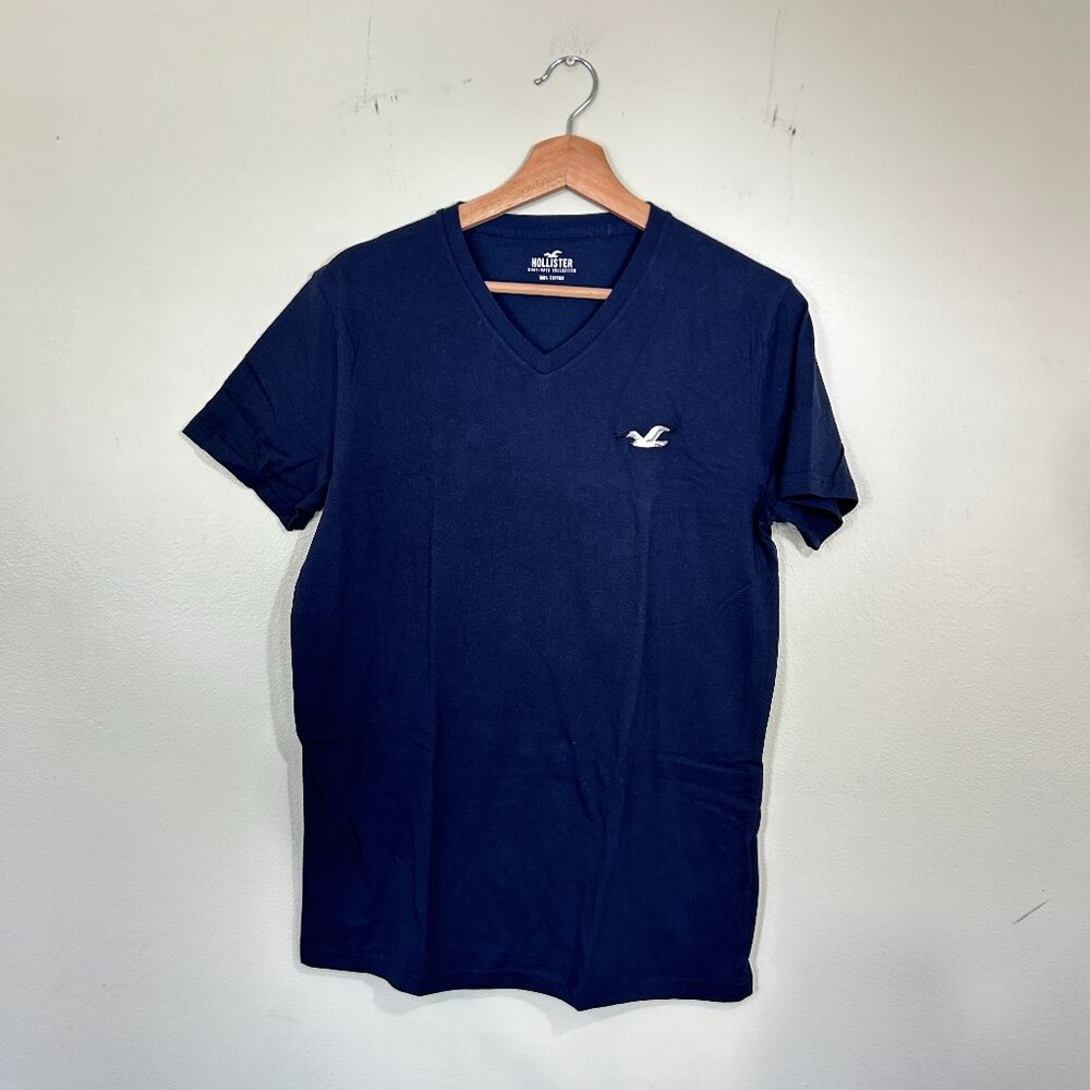 Hollister California - V-neck Tee - Small - Navy blue, white bird